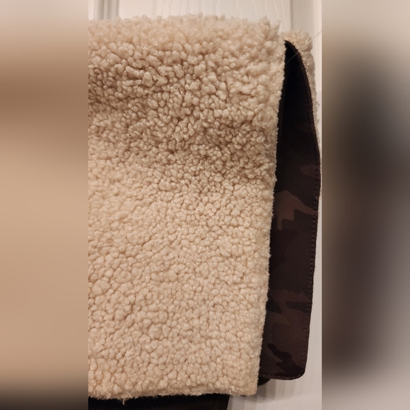 GOOD American Kickstand Over The Knee Neoprene Camo/Sherpa cuff Size 5.5 - Picture 7 of 13